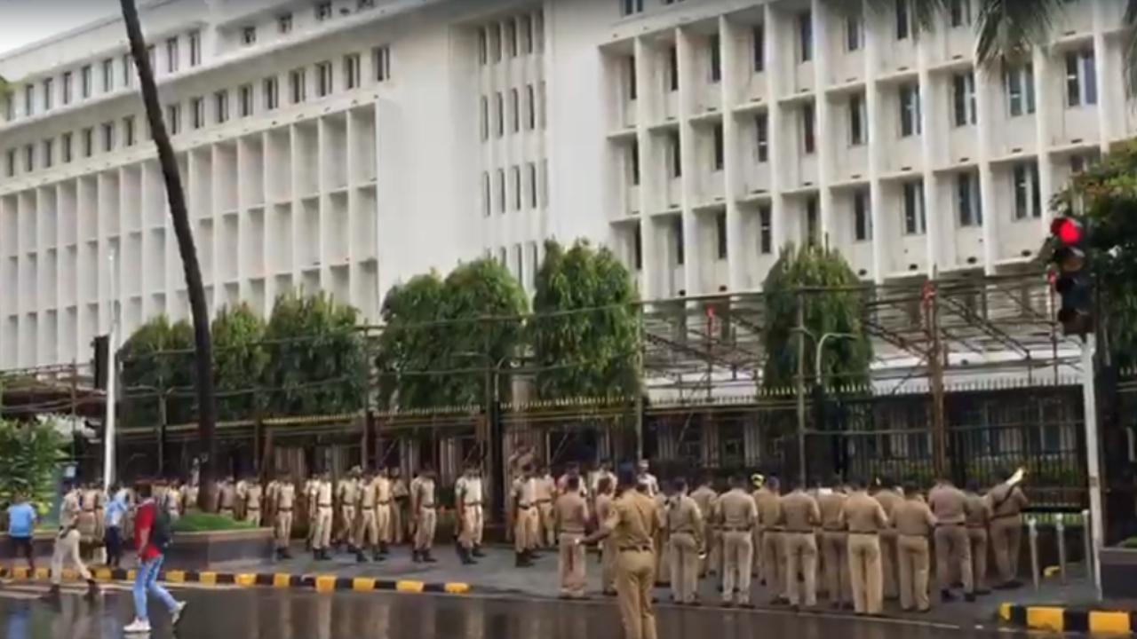 The officials assembled outside Mantralaya and began the practice parade. Pic/ Ashish Raje