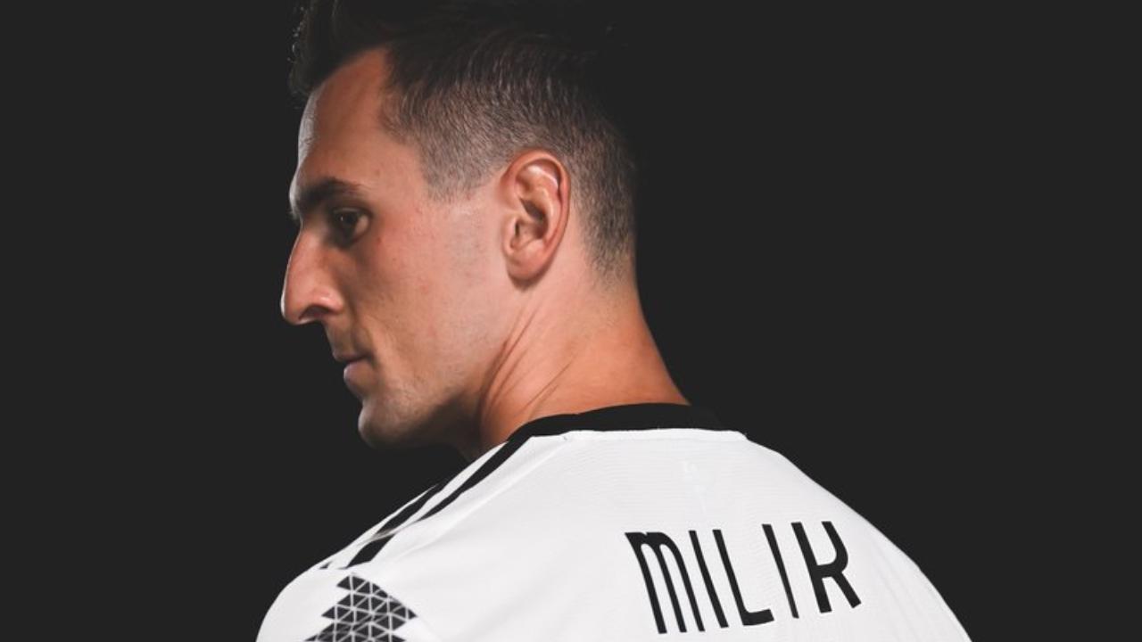 Juventus bolster their attack by signing Arkadiusz Milik on loan from Marseille