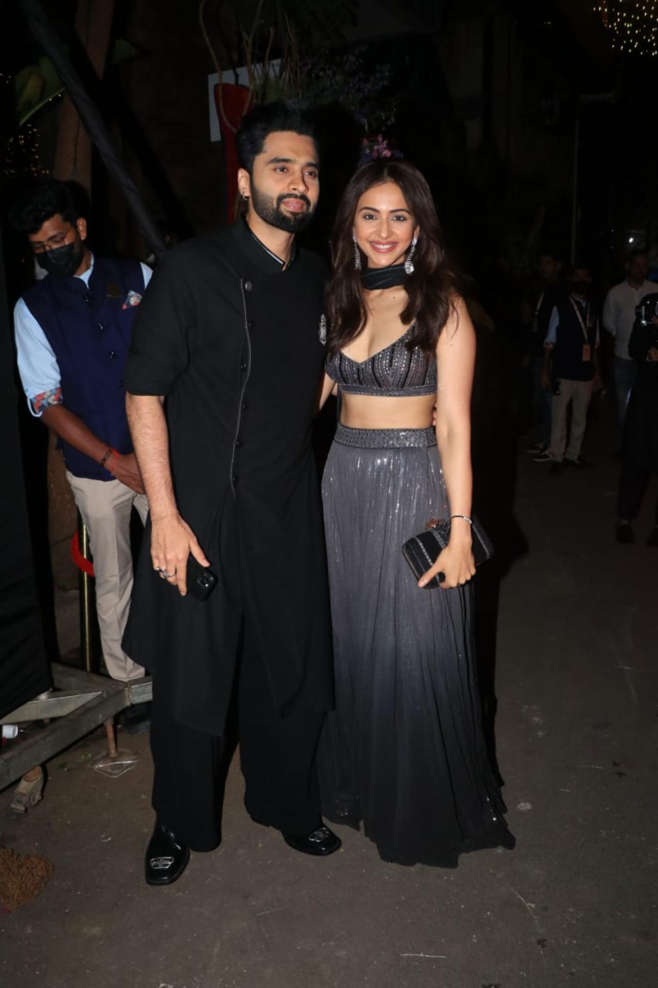 Jaccky and Rakul walked hand-in-hand to the party and also posed together for the paparazzi. While Rakul looked stunning in a grey shimmery lehenga, Jaccky can be seen sporting a black traditional look