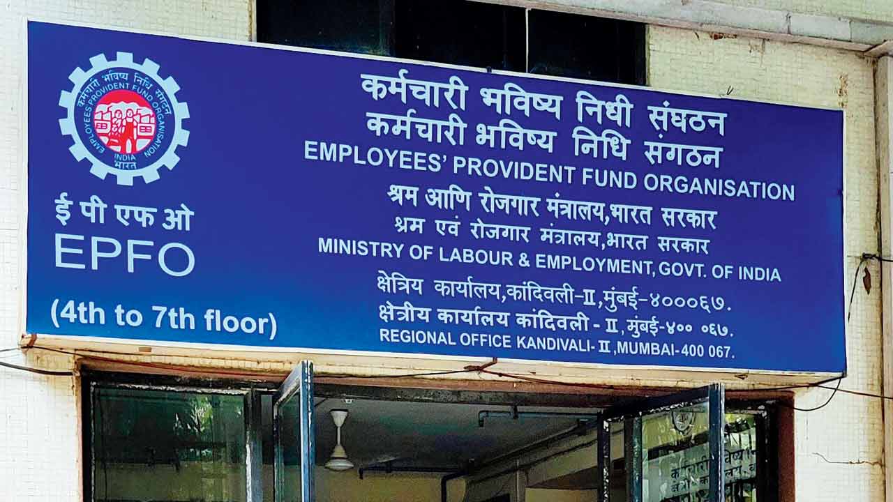 EPFO’s Kandivli office is under a scam cloud. Pic/Nimesh Dave