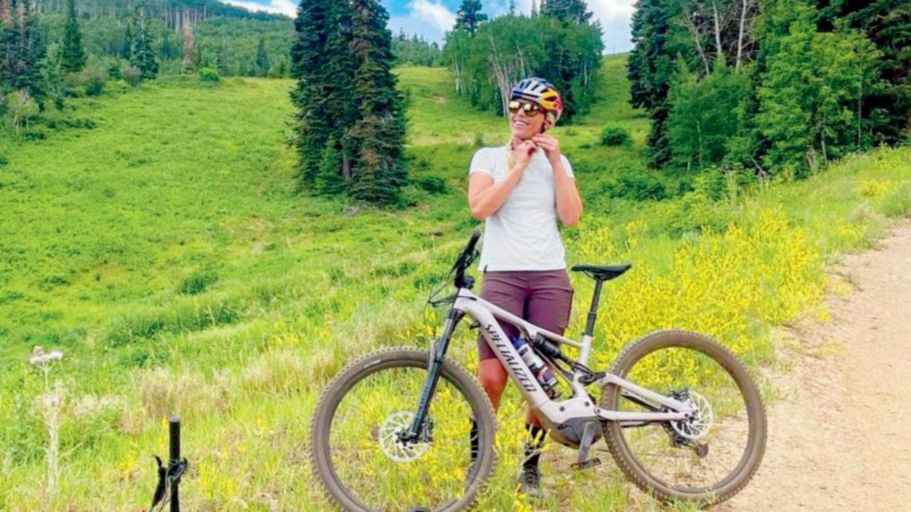 Lindsey Vonn goes e-biking!
