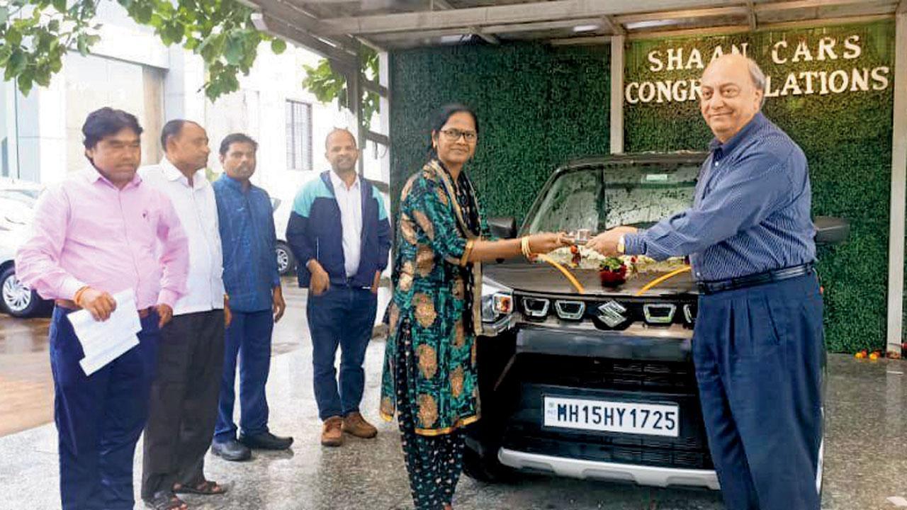 Mumbai: Rag-picker-turned-journalist gets a car from Cyrus Poonawalla
