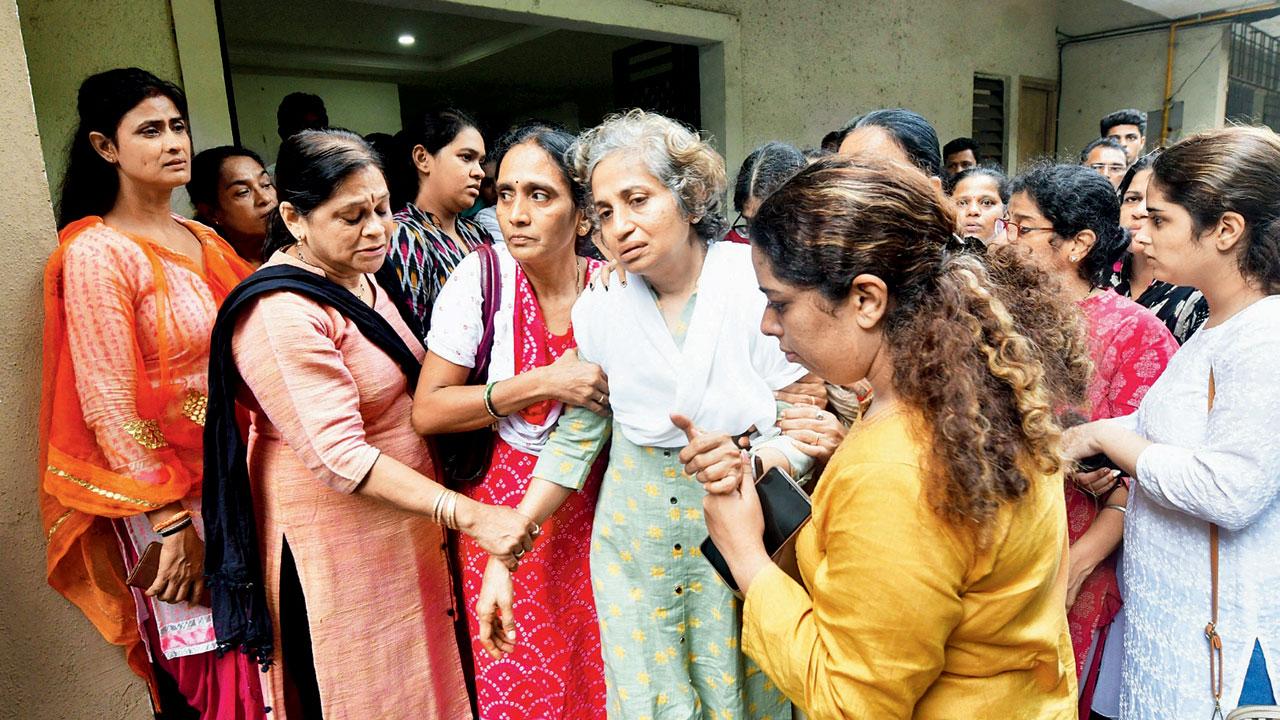 Family members arrive to pay their tribute to Mete, in Mumbai on Sunday. Pic/PTI