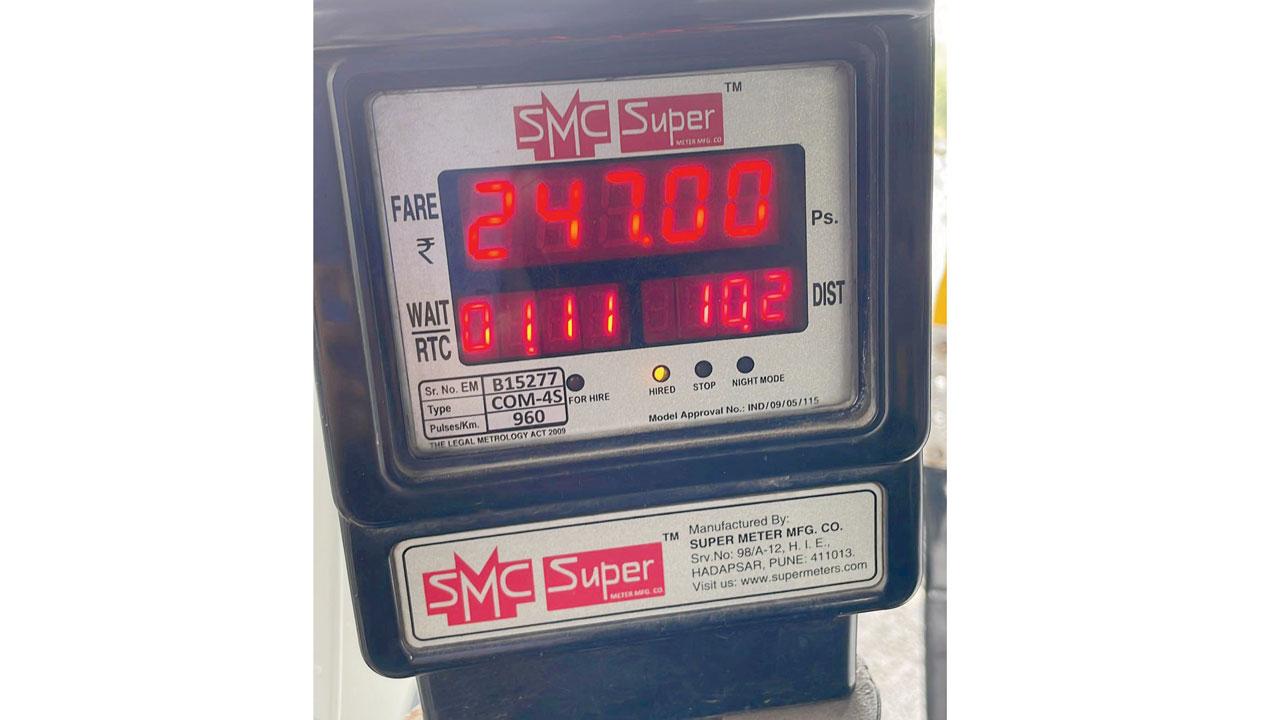 The meter of an auto one Harnit Oberoi took ran over Rs 200 in 1.02 km, thanks to the wait time due to jam. Pic/Twitter@HarnitOberoi