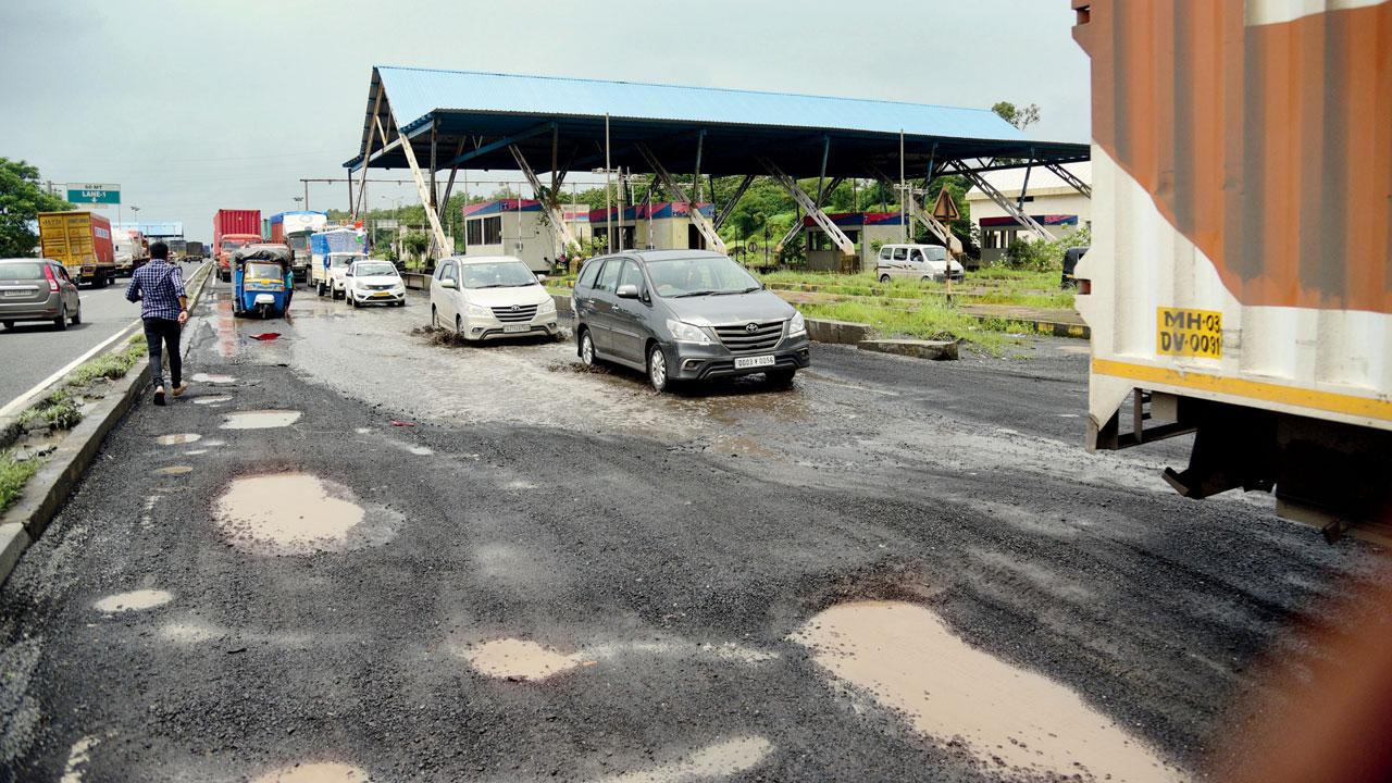 The condition of the road at Bhilad near Gujarat RTO checkpost on the Mumbai-Ahemdabad highway, on August 18. Pic/Pradeep Dhivar