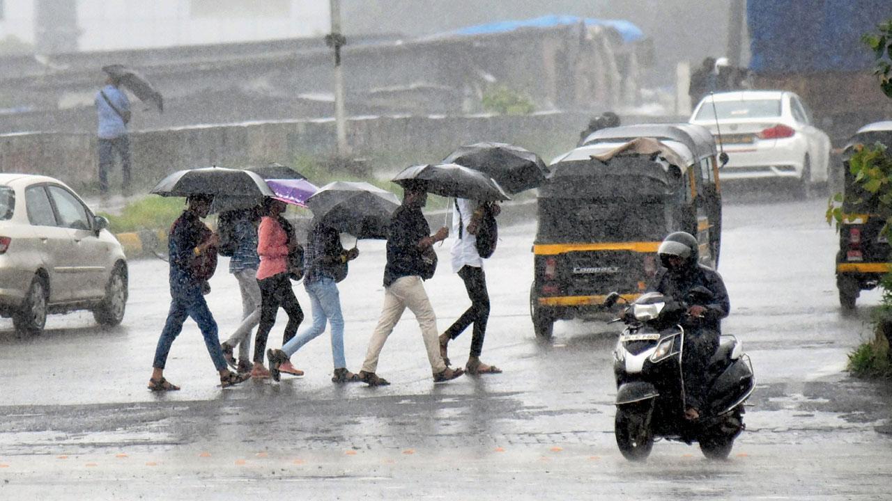 Mumbai: IMD predicts extremely heavy rain for Tuesday, city on 'orange' alert