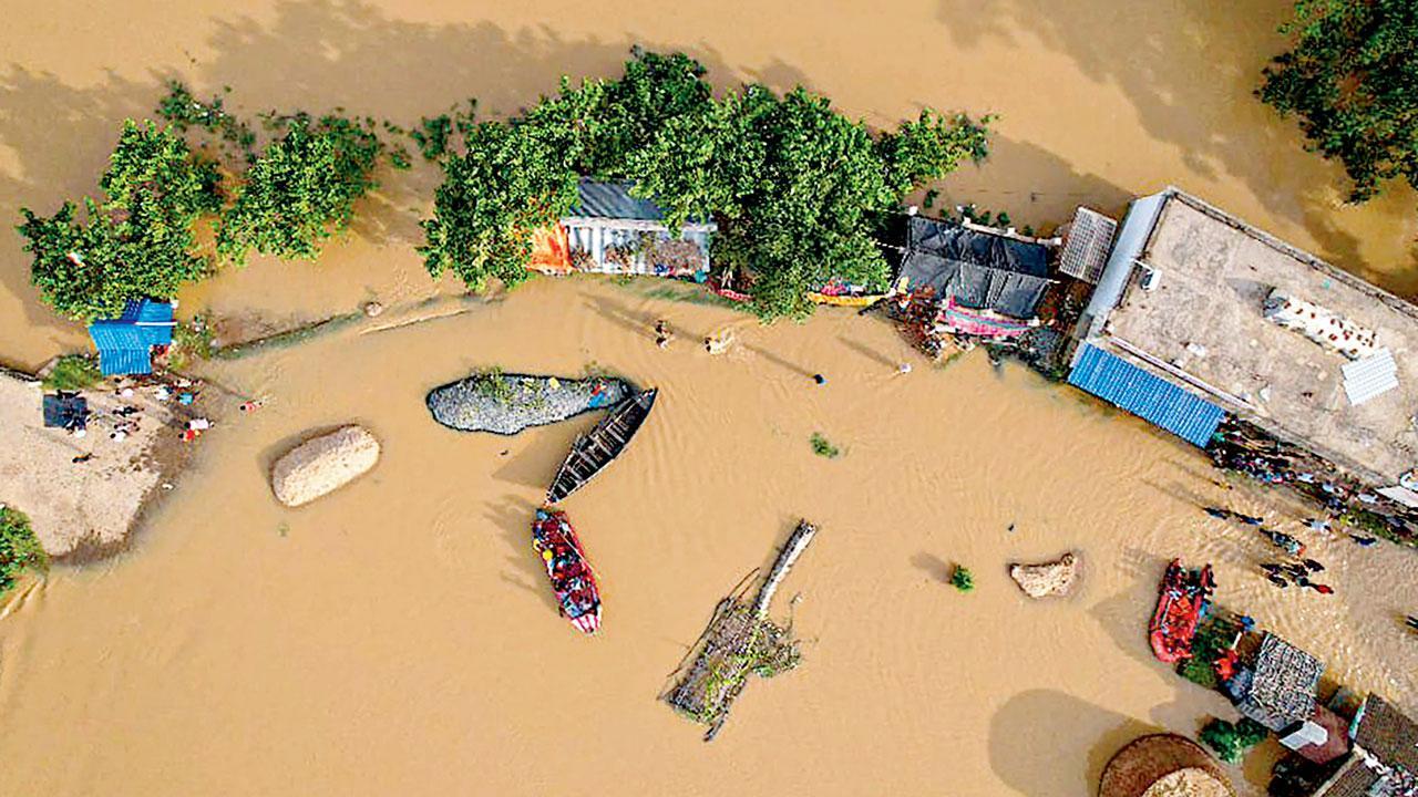 Marooned Odisha villagers forced to drink floodwater