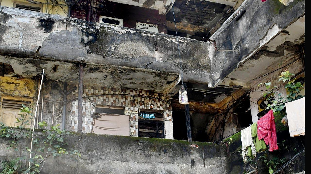 Mumbai: In GTB colony, 100 families court death daily
