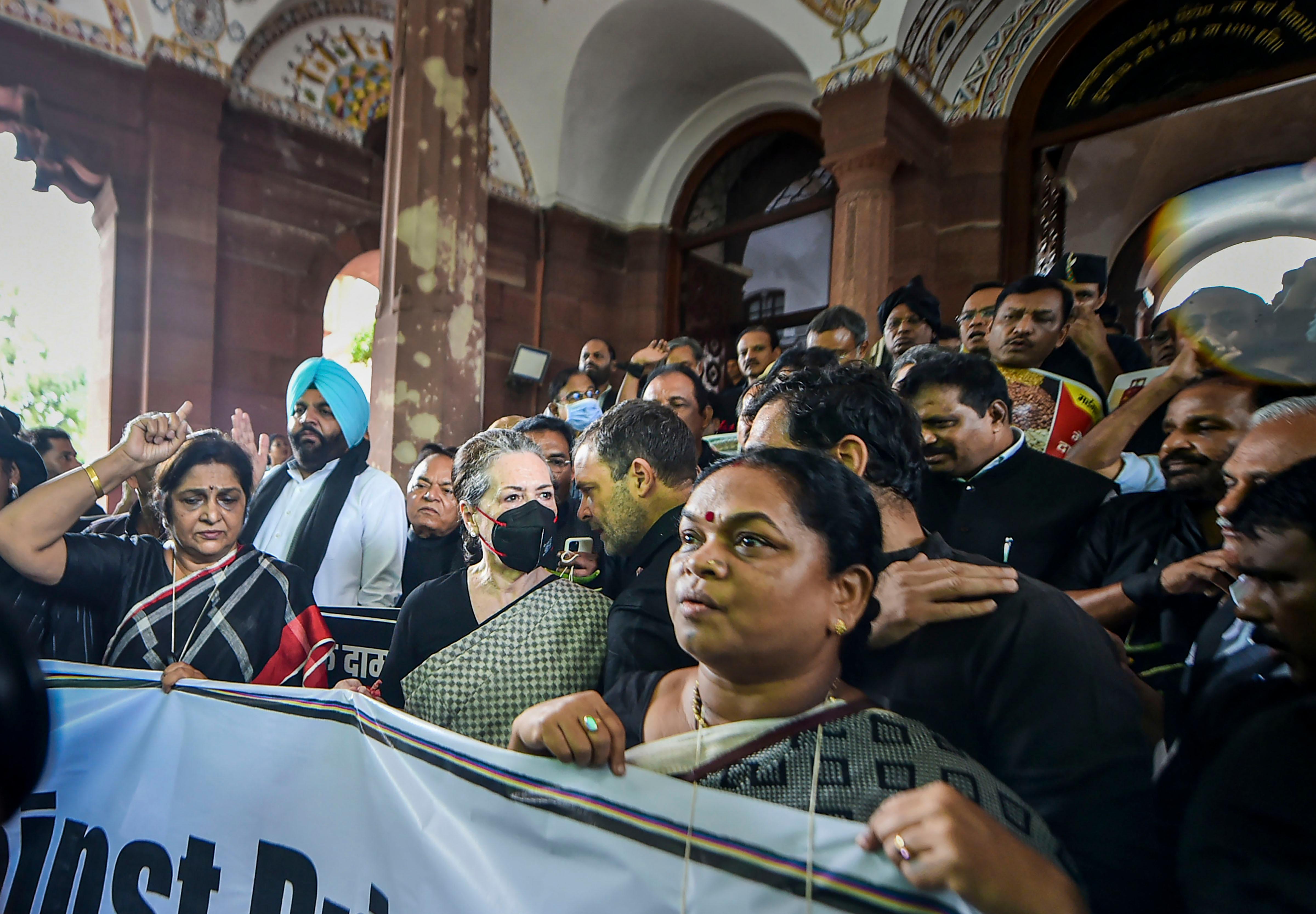 The protesting MPs of the opposition party raised slogans against the government demanding that the GST hike on essential items be withdrawn, with Sonia Gandhi standing with the women MPs of the party, holding a banner, outside gate number 1 of Parliament. (Pic/PTI)