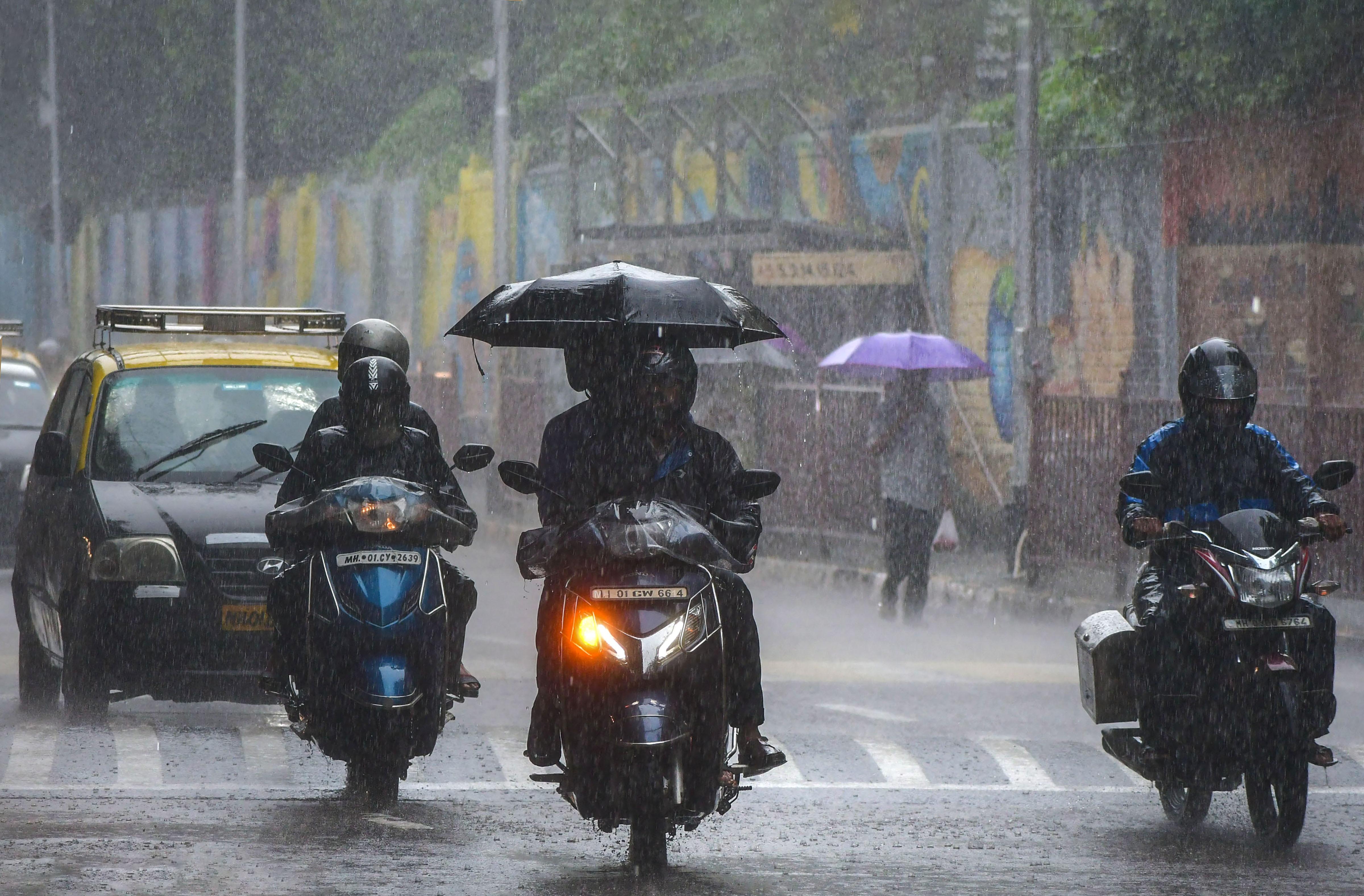 In the 24-hour period ending at 8 am on Thursday, the city recorded 31.8 mm rainfall, while the eastern and western suburbs received 36.23 mm and 29.67 mm downpour respectively. Pic/PTI