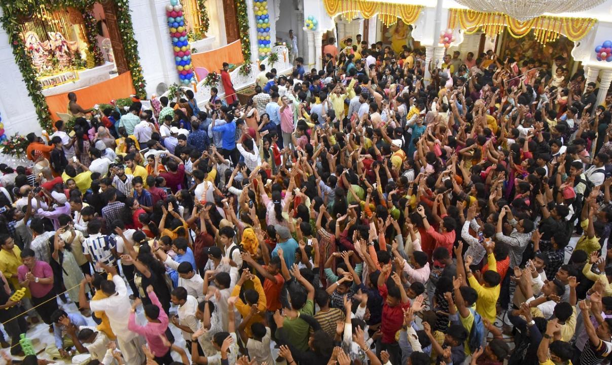 Devotees pay obeisance to Lord Krishna at an ISKCON temple on the occasion of 'Janmashtami', in Patna. Pic/PTI