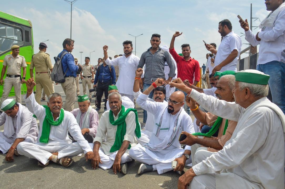 Traffic snarls in Delhi as thousands of farmers take part in 'mahapanchayat'