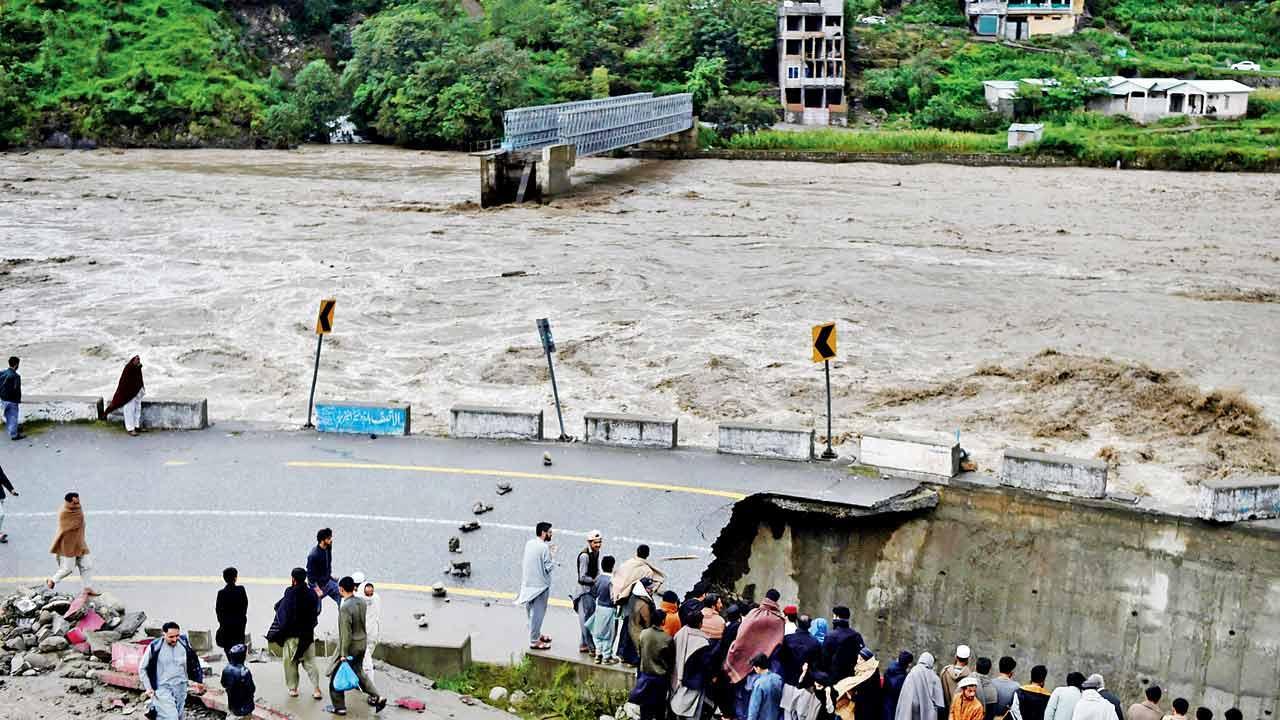 Death toll from floods in Pakistan crosses 1,000