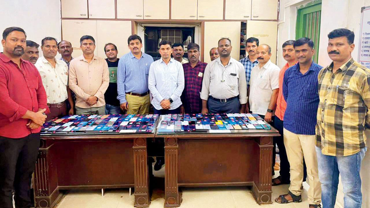 Mumbai: Cops recover nearly 800 stolen smartphones in 30 days