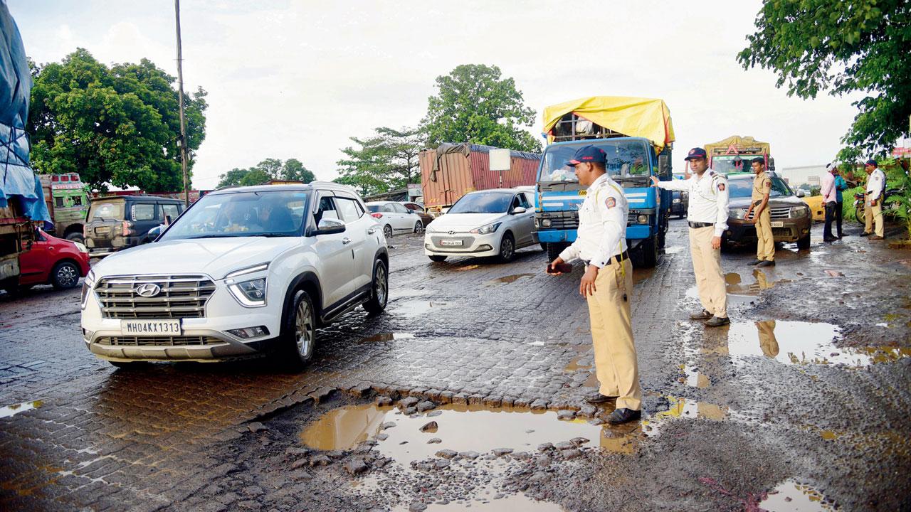 The stretch of Mumbai-Nashik Highway just before Bhagat Tara Singh restaurant is a spot where several vehicles sustain damages due to huge potholes. Pics/Pradeep Dhivar