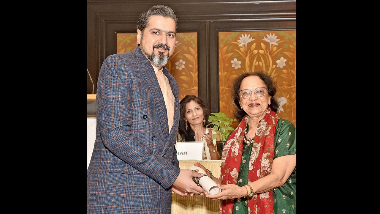 Kalpana Munshi, ex-president of The Rotary Club of Bombay, presents Ricky Kej with the prestigious award.  PIC COURTESY/Trupti Arekar