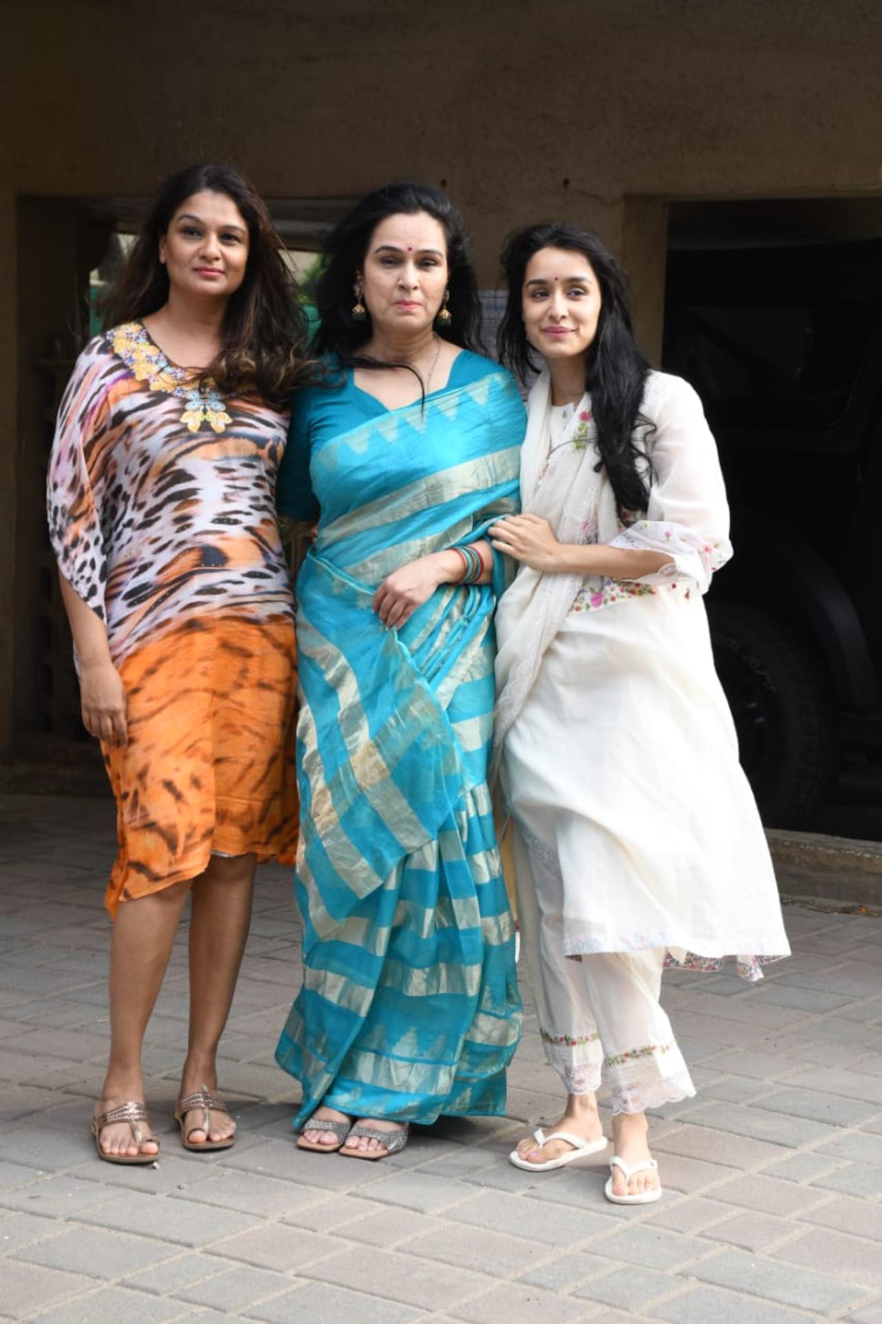 Earlier in the day, Shraddha was spotted at her aunt Padmini Kolhapure's house for the festivities