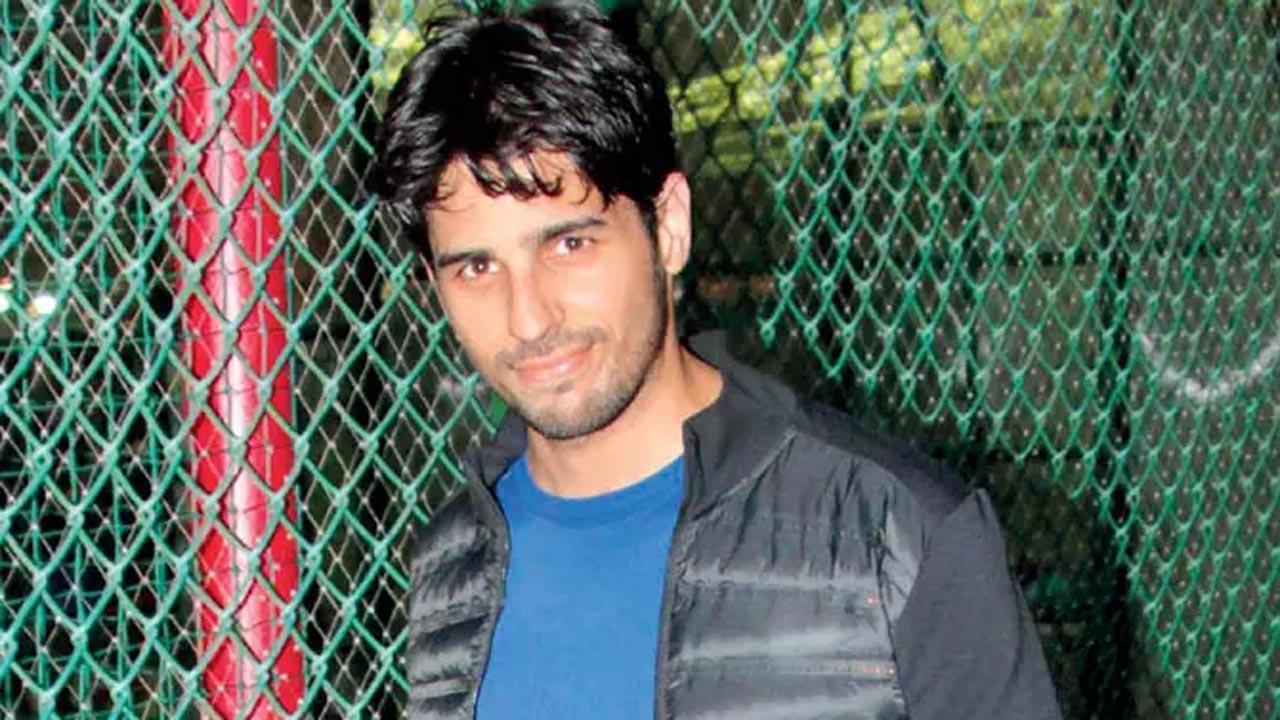Sidharth Malhotra in action avatar in BTS picture from 'Indian Police Force' sets