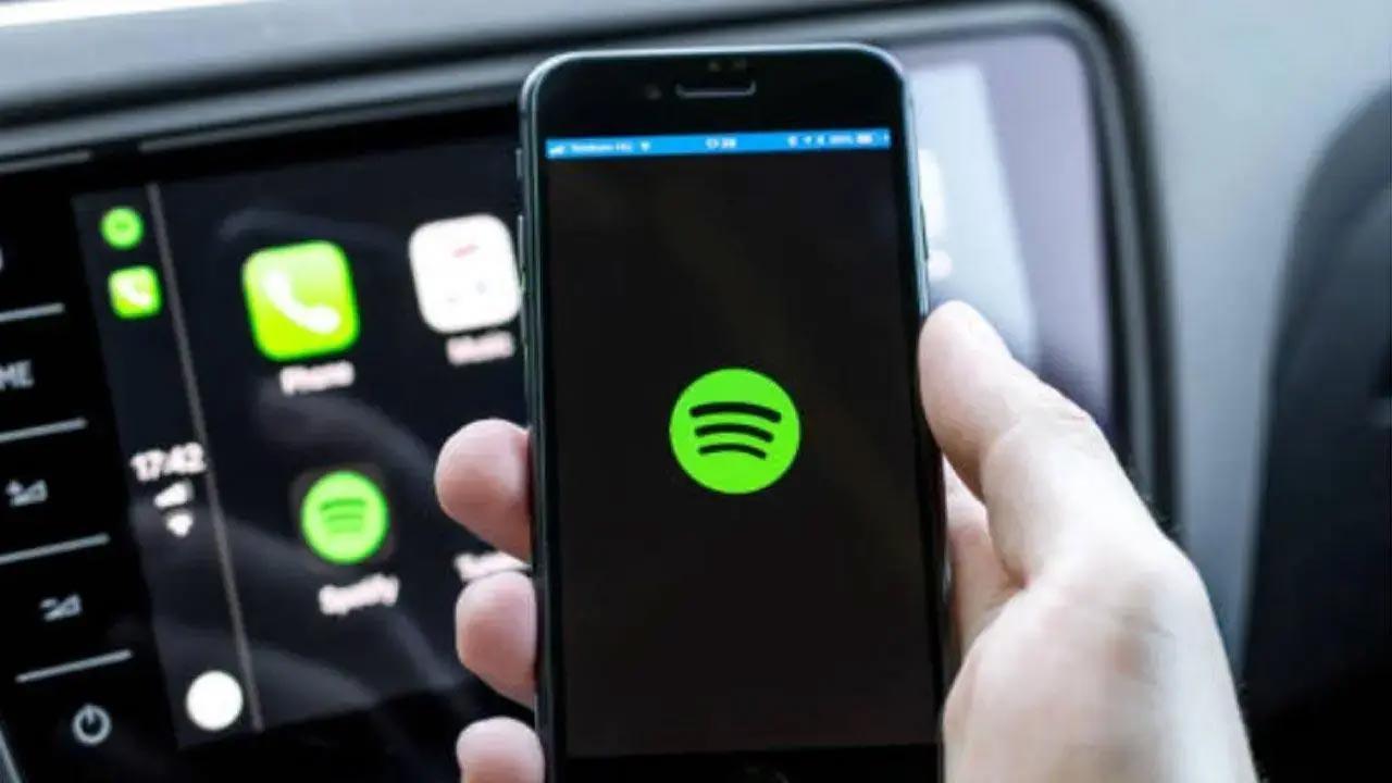 Spotify's premium users will now get individual buttons for Shuffle and Play