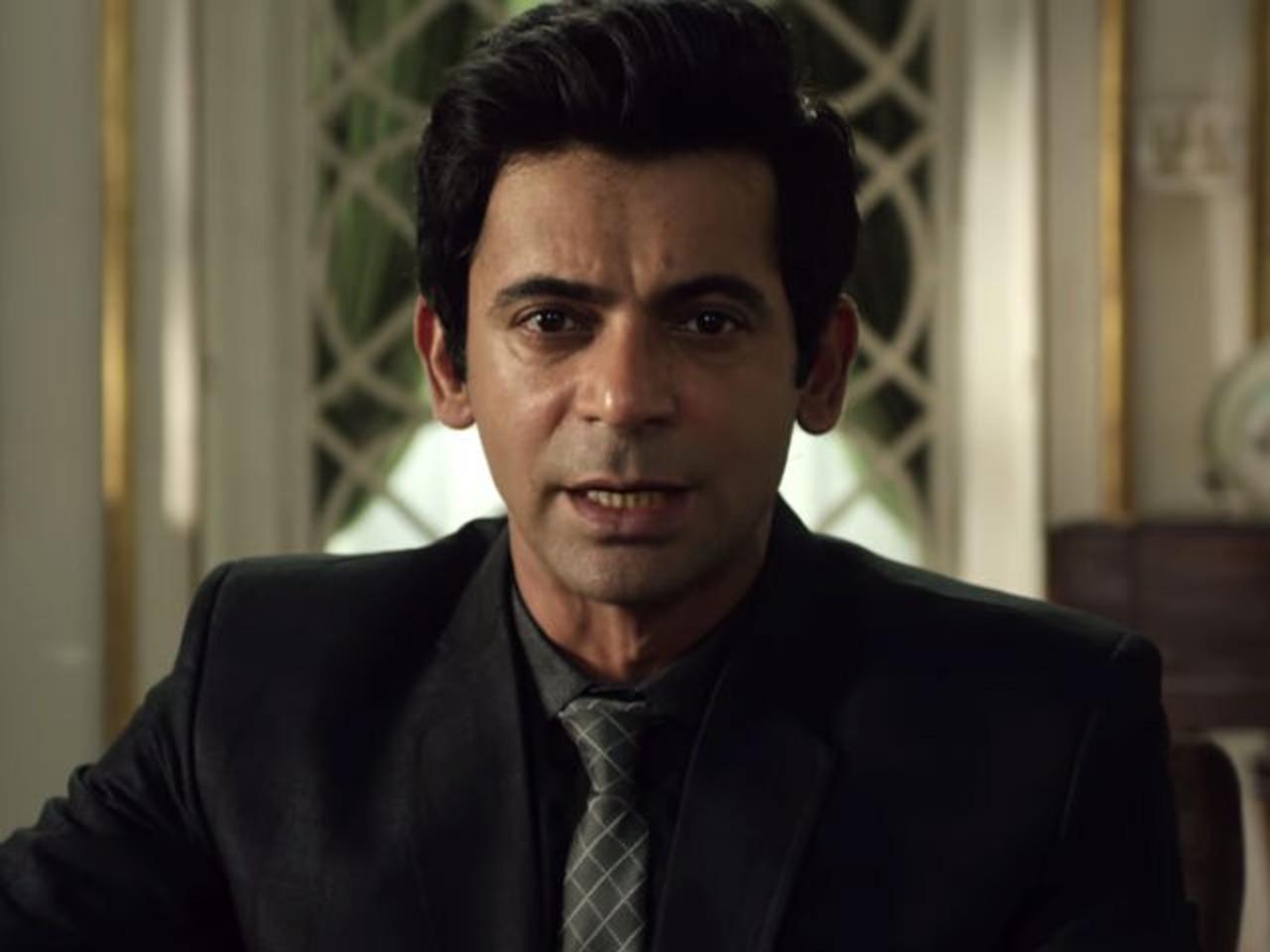 Essaying the role of a news anchor, Sunil's character Arnab interviews a gangster on national television to boost his ratings, but lands in a sticky situation