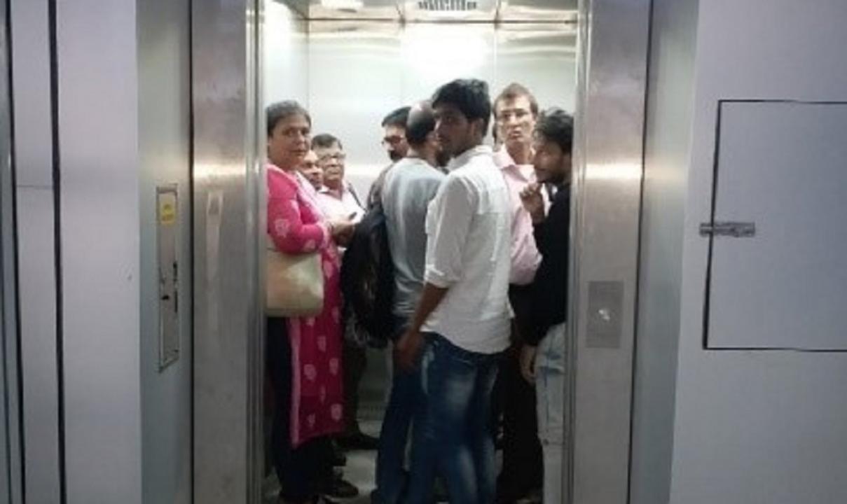 Western Railway's Mumbai division commissions three lifts, two escalators in July 2022
