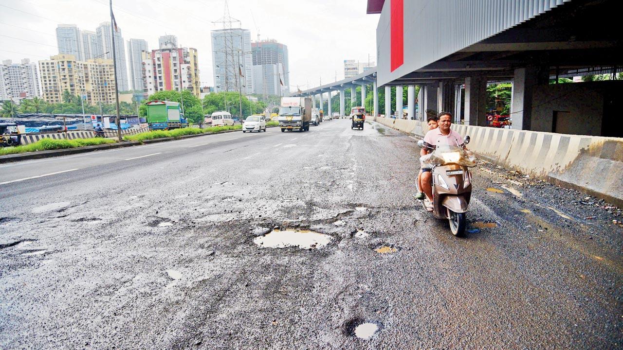 Mumbai pothole menace: Citizens demad transparency from BMC