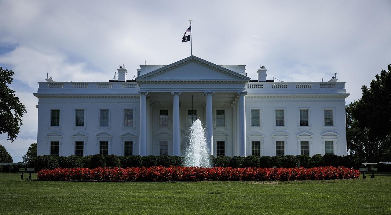 Lightning strike near White House leaves 3 dead, 1 injured