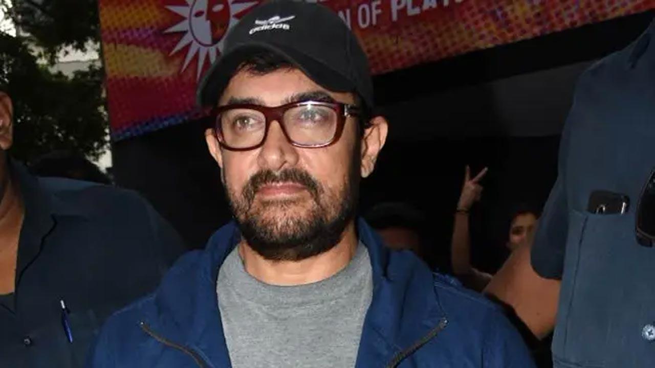 Aamir Khan joins 'Har Ghar Tiranga' campaign, hoists tricolour at his house