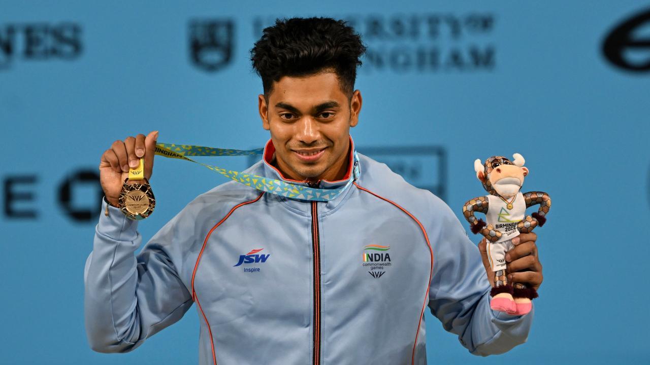 CWG 2022: Indian weightlifter Achinta Sheuli clinches gold medal in men's 73kg final