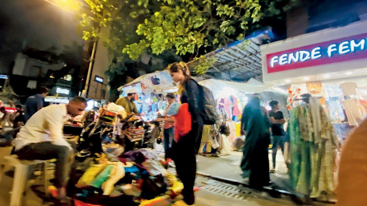 Hawkers with their wares on Hill Road, Bandra, on Tuesday night. Pic/Shadab Khan