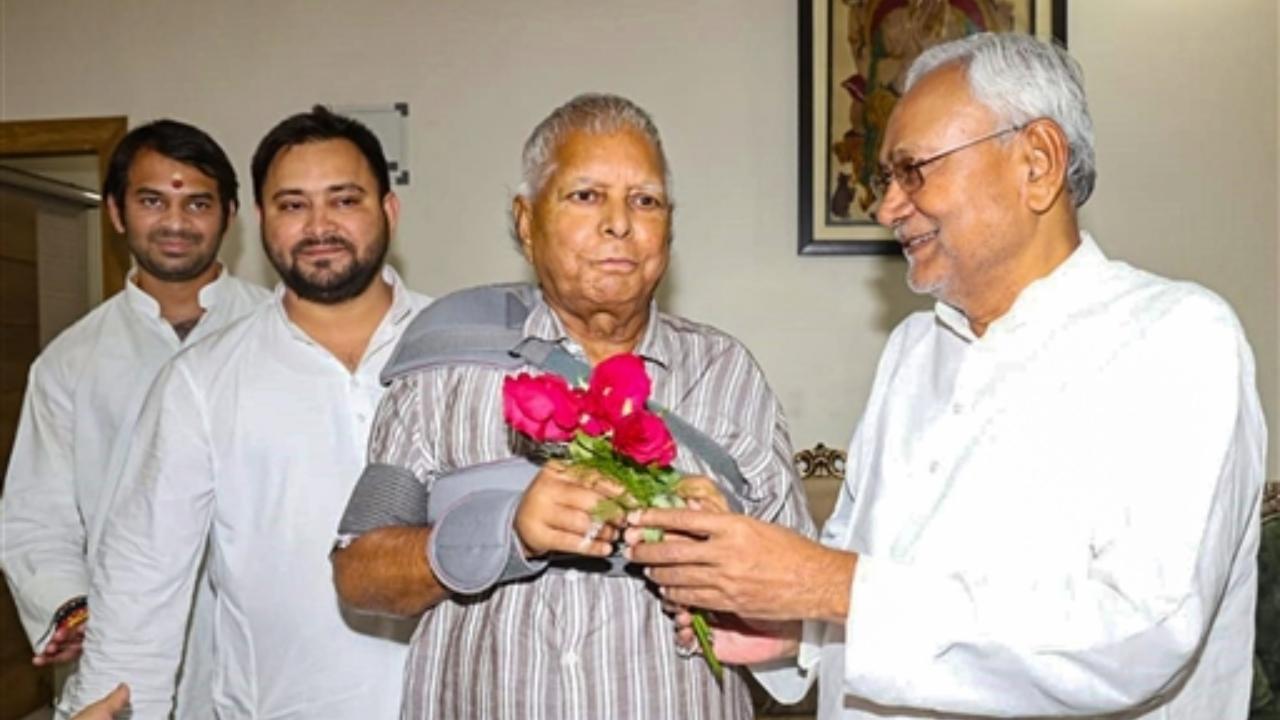 'Modi ko hatana hai': Lalu's first comments after development in Bihar