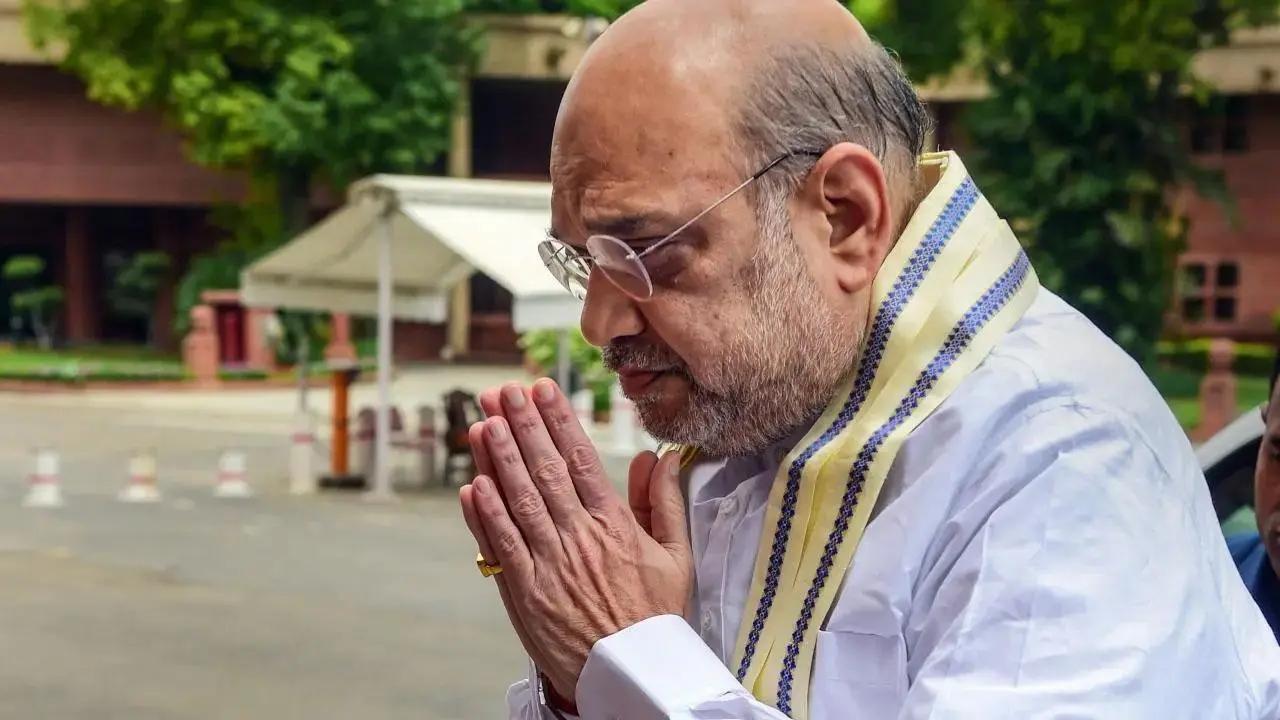 Amit Shah offers prayers at Ujjaini Mahakali temple in Hyderabad, to meet Jr NTR