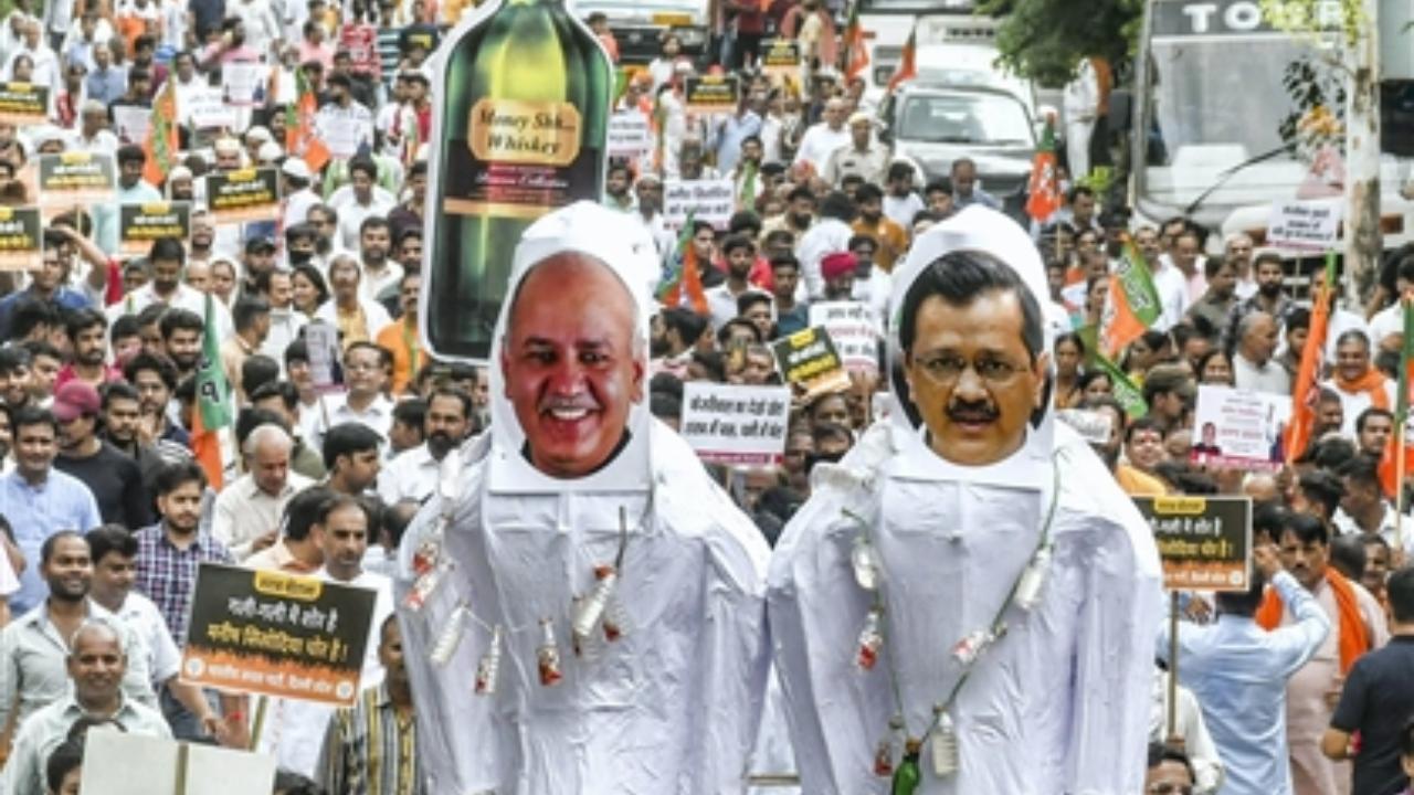 'Khokha-khokha' vs 'dhokha-dhokha': AAP, BJP fight it out in Delhi Assembly