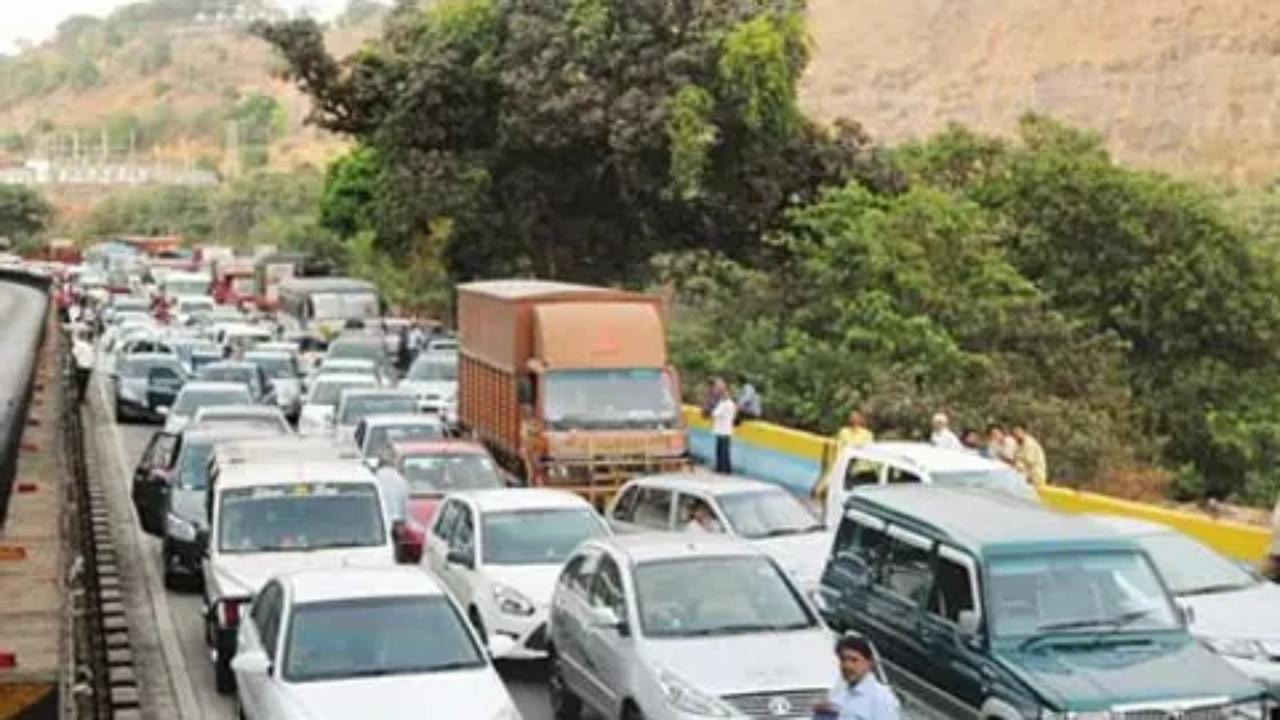 Two-hour traffic block on Mumbai-Pune Expressway segment on Friday