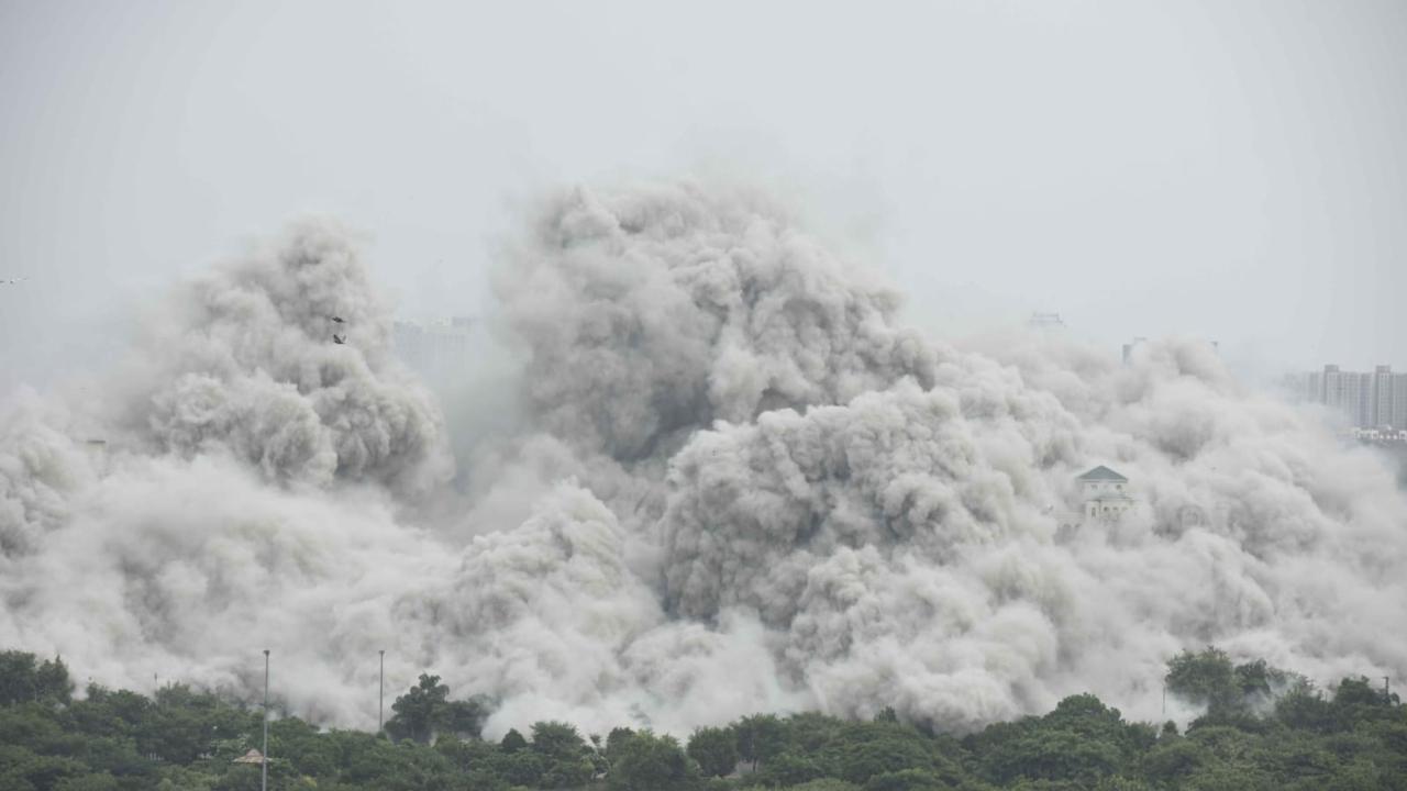 Over 3,700 kg explosives were used to bring down the structures. Pic/Pallav Paliwal