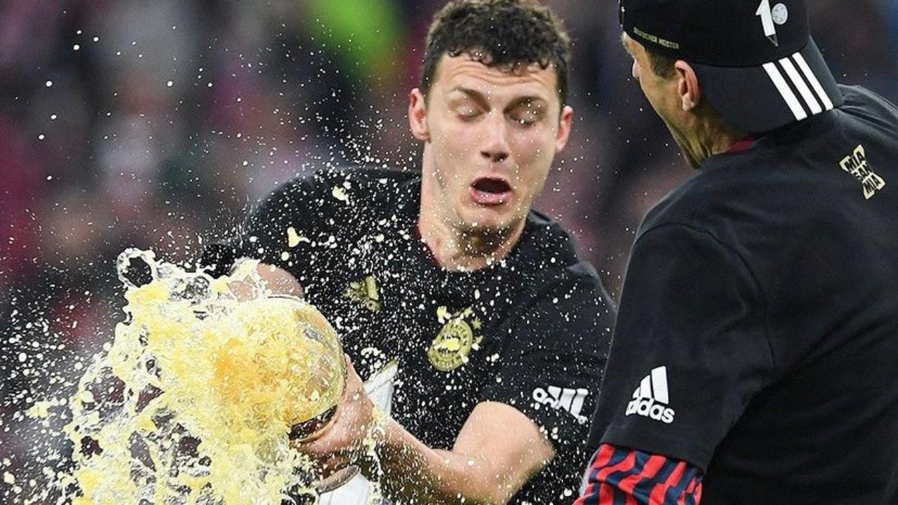 Benjamin Pavard is full swing with the beer celebrations