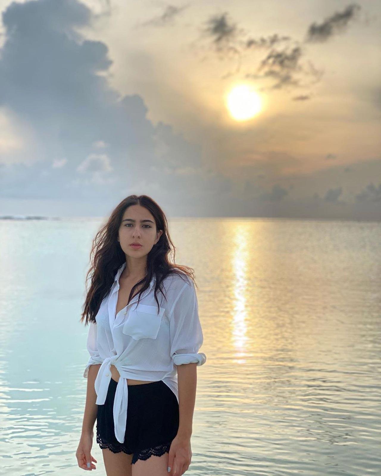 Sara Ali Khan
Sara is the ideal role model for simplicity and natural beauty at its best. Isn't the actress' beach outfit of black shorts and a white top one of the most popular beach looks today? It's totally doable by girls and women alike and we're taking notes on her looks, for sure!
