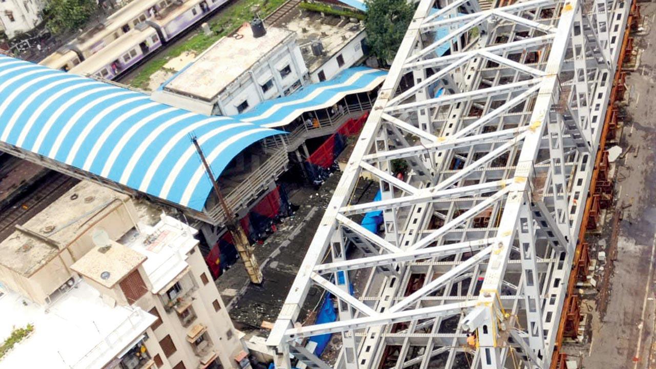 Mumbai: Lower Parel bridge slowly moves towards completion