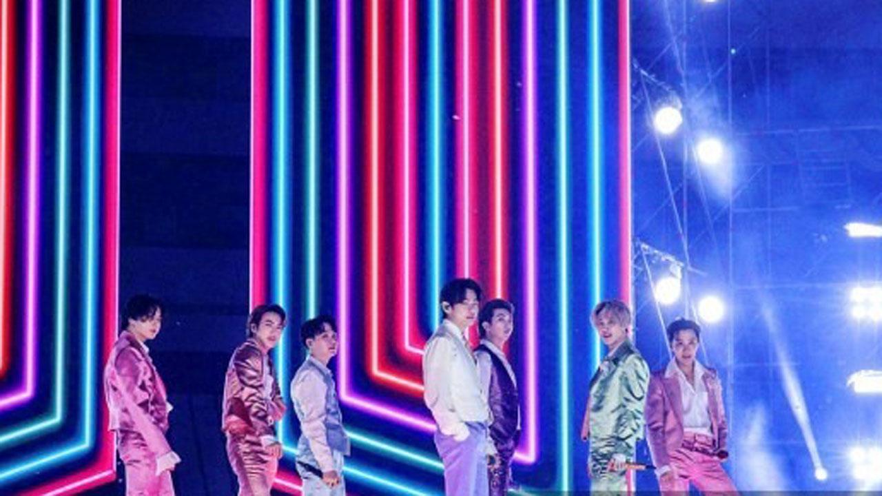 Top 5 funny moments from Memories of 2021 featuring BTS s Jungkook
