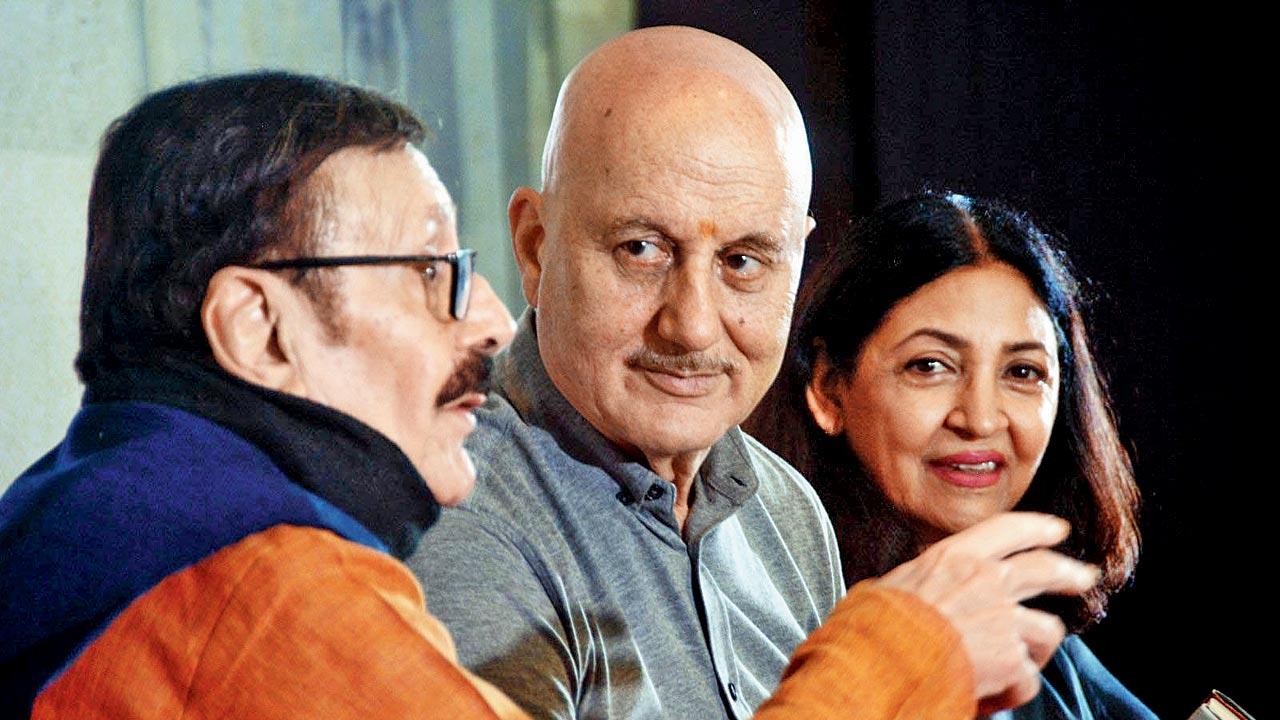 Parikshat Sahni with Anupam Kher and Deepti Naval at the launch. Pic/Satej Shinde