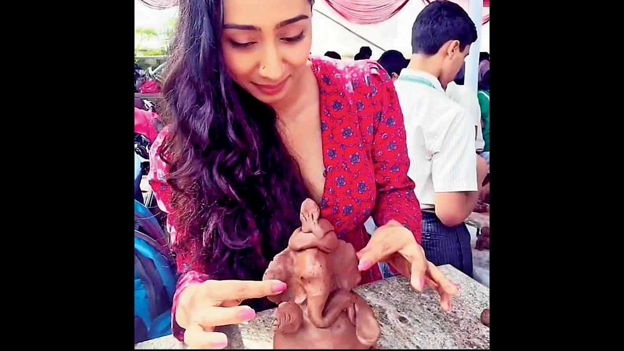 Tanya Satish creates a Ganesha idol made from river soil. Pic Courtesy/Creed Entertainment 
