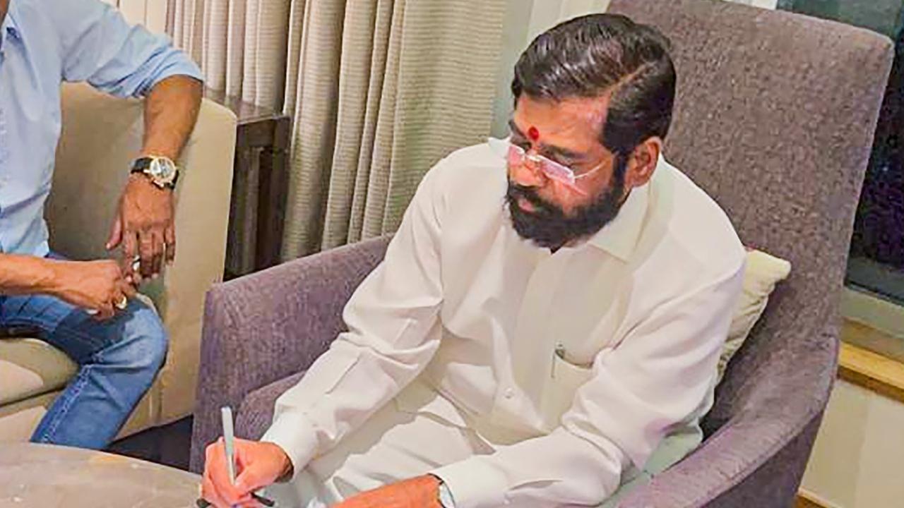 Ahead of ministry expansion, Maharashtra CM Eknath Shinde meets Sena MLAs backing him