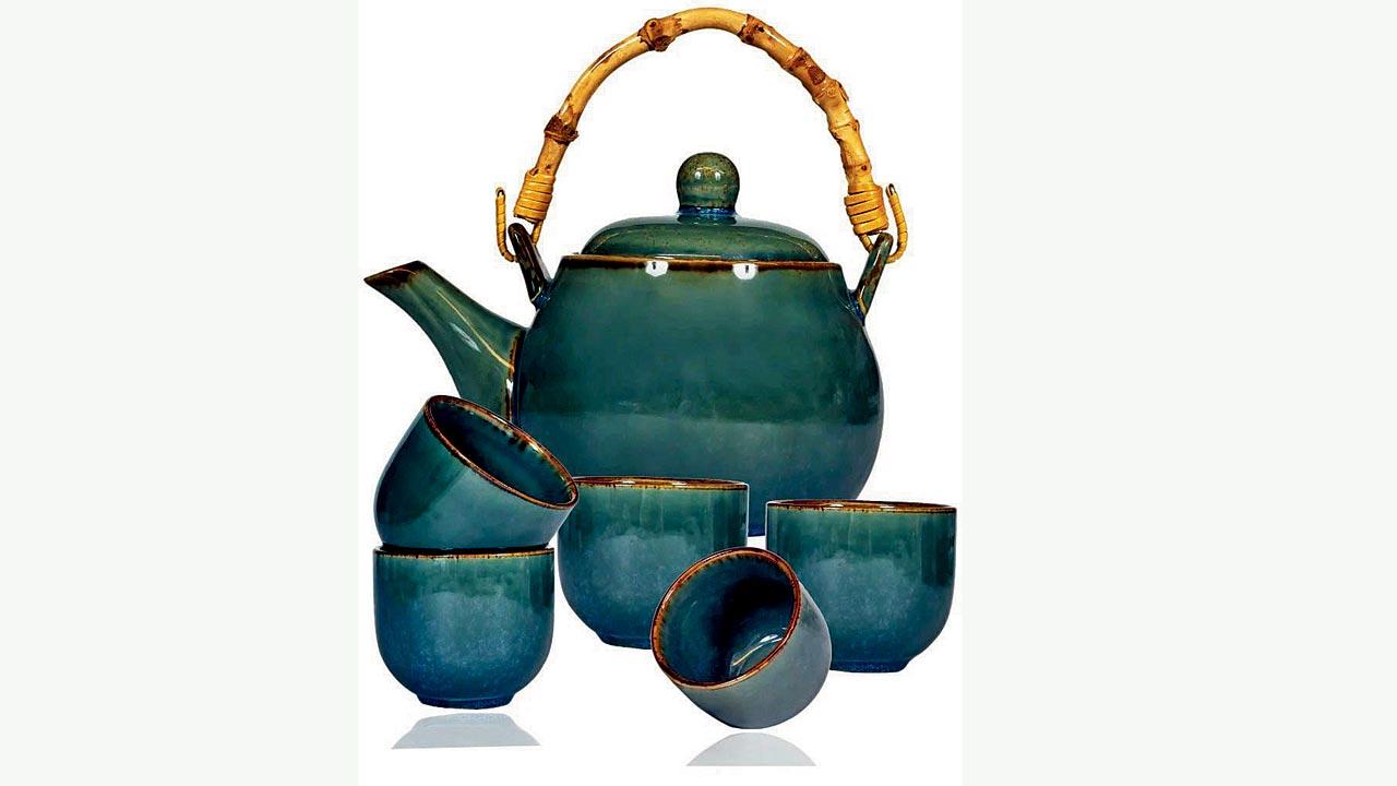 Aralia tea set.  Pic Courtesy/ sanchatea.com