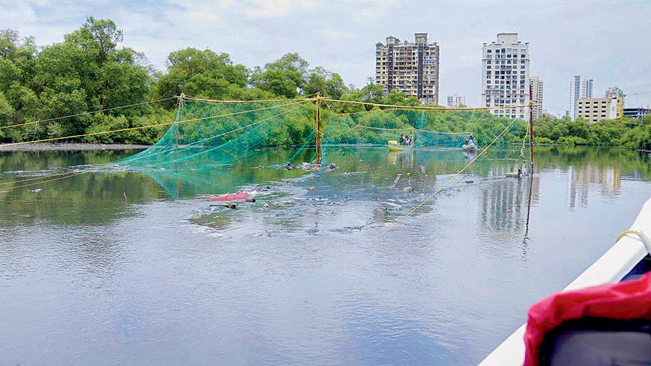 The installation at Kavtya Khadi which managed to trap 500 kg of waste in three days. Pics courtesy/Ministry of Mumbai’s Magic