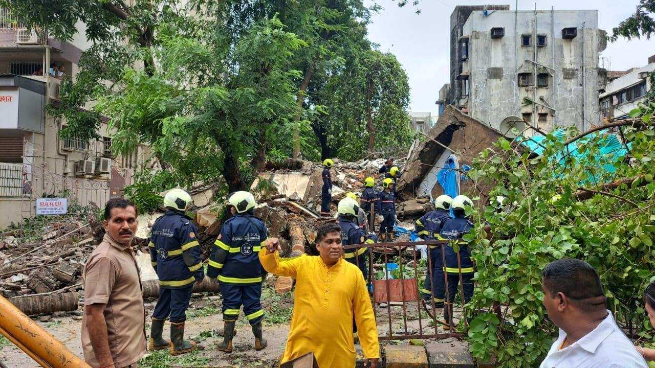 Mumbai: Dilapidated 4-storey building crashes in Borivli, no injuries reported
