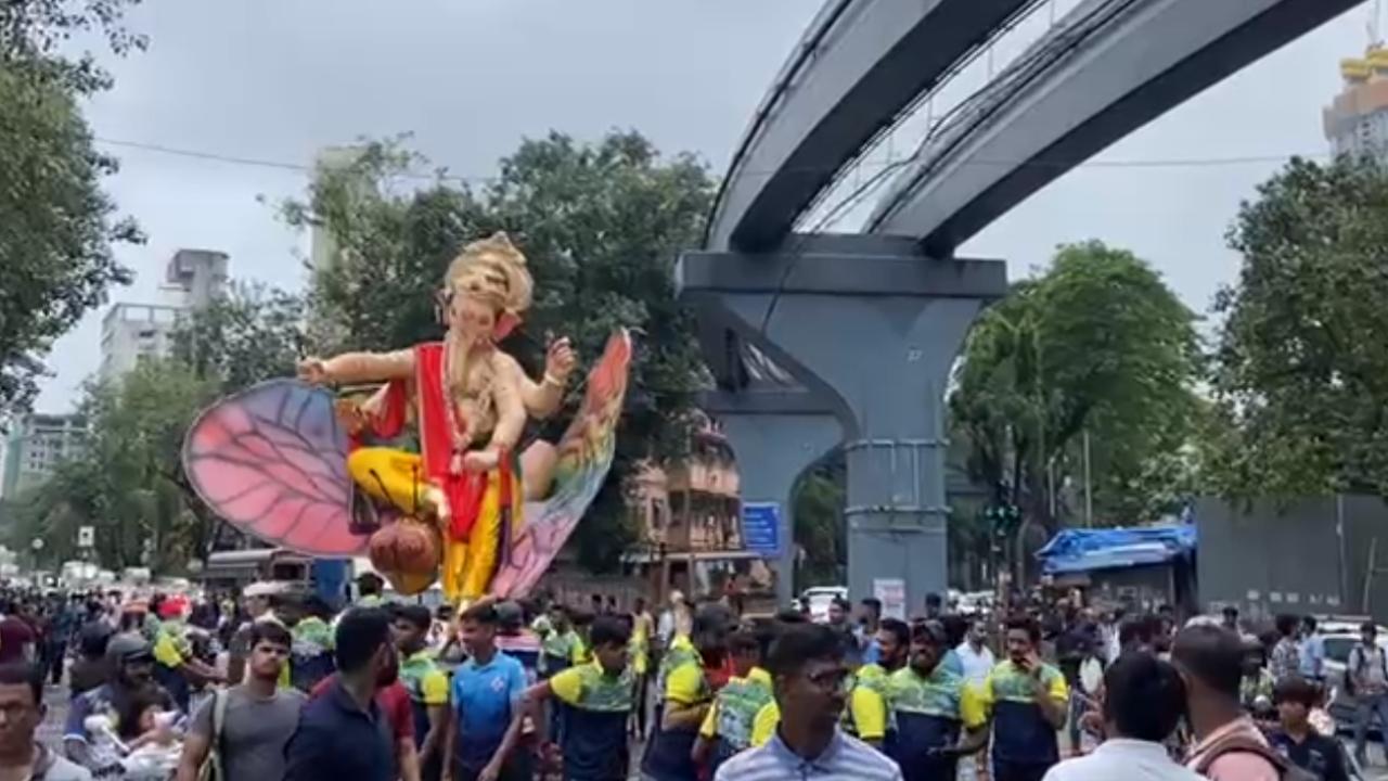 This year, the BMC waived off all restrictions on height for private and sarvajanik idols. Pic/Shadab Khan