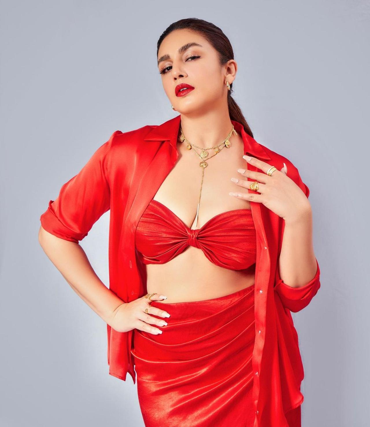 Huma opted for a bright red crimson bandeau top. She paired it with a similar coloured red side slit skirt. Huma completed the look with an unbuttoned red shirt. Her outfit is from the shelves of Aroka and Zara