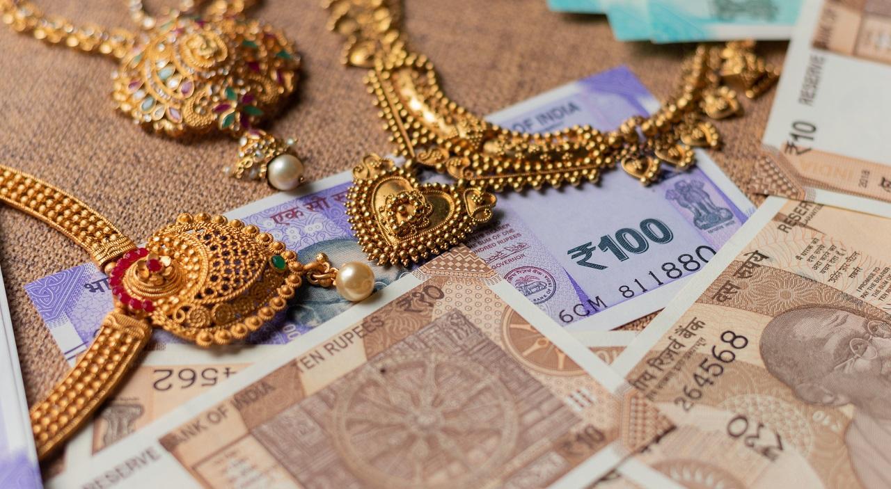 I-T dept seizes Rs 56 cr cash; Rs 14 cr worth jewellery during raids in Jalna