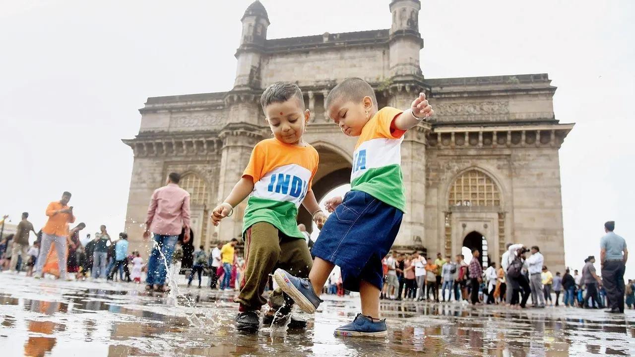 Little steps in free India: Two kids enjoy their day out wearing tricolour T-shirts on Independence Day at Gateway of India. Pic/Sameer Markande