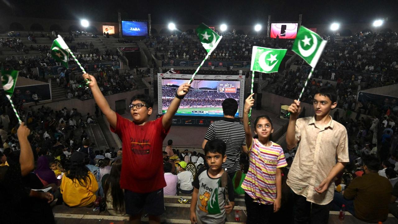 Pakistan fans show their support to their team during the India vs Pakistan Asia Cup 2022 encounter. Photo/AFP
